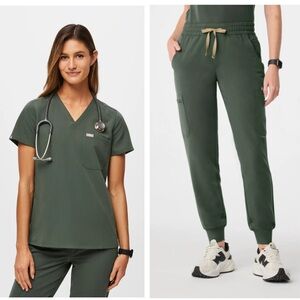 SET! LIKE NEW Figs “Moss” scrubs - S